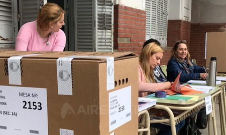 Con el cronograma electoral vigente, este domingo finaliza el plazo de presentación de alianzas y el próximo viernes se deberán conocer a los precandidatos en la provincia de Santa Fe. Con el cronograma electoral vigente, este domingo finaliza el plazo de presentación de alianzas y el próximo viernes se deberán conocer a los precandidatos en la provincia de Santa Fe.