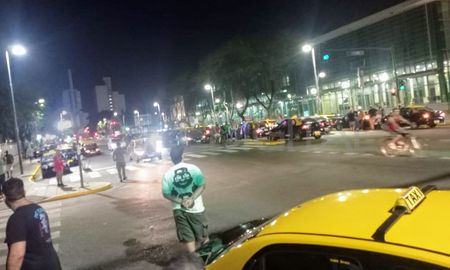 Los taxistas decidieron parar las unidades apenas ocurrió el paro. Los taxistas decidieron parar las unidades apenas ocurrió el paro.