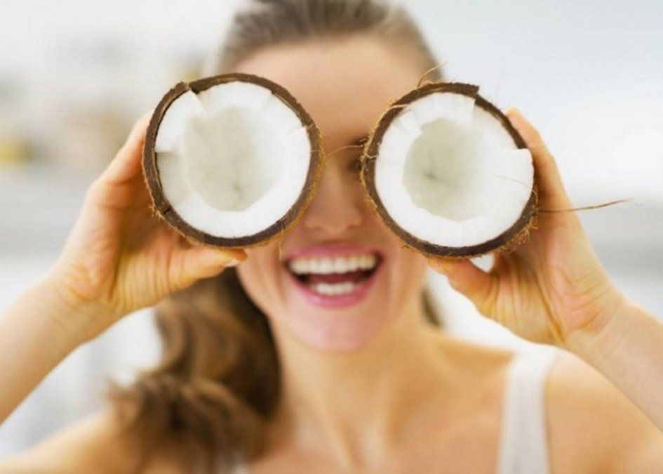 Aproximadamente el 75% de la cantidad de grasas que se encuentran dentro del coco, son saturadas y por lo tanto saludables