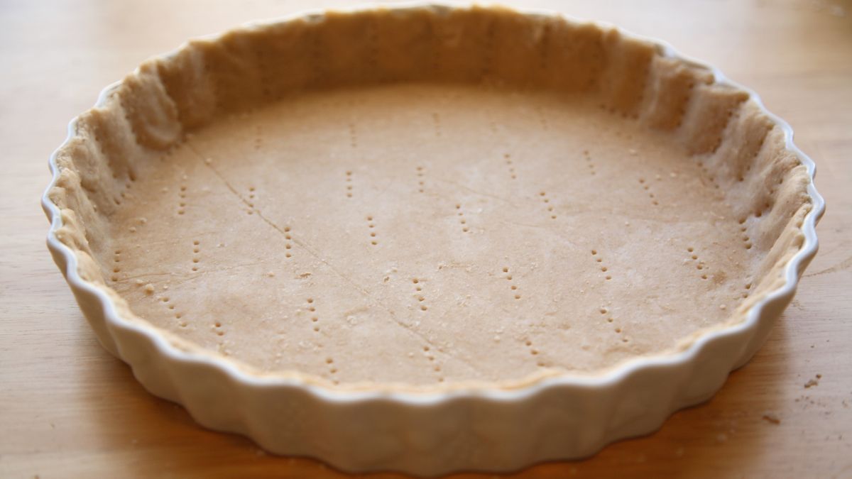 La masa de tarta integral que se hace con solo 5 ingredientes y queda perfecta para cualquier relleno.