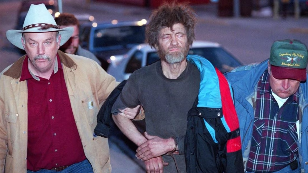 El FBI lo llamó Unabomber porque en principio creía que su objetivo eran las universidades y las aerolíneas. El FBI lo llamó Unabomber porque en principio creía que su objetivo eran las universidades y las aerolíneas.