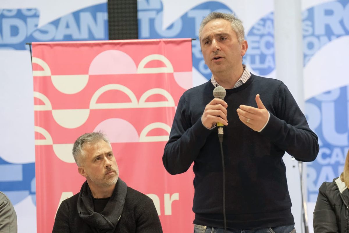 Este sábado Larroque participó de un encuentro con la militancia en la sede de Festram. Este sábado Larroque participó de un encuentro con la militancia en la sede de Festram.