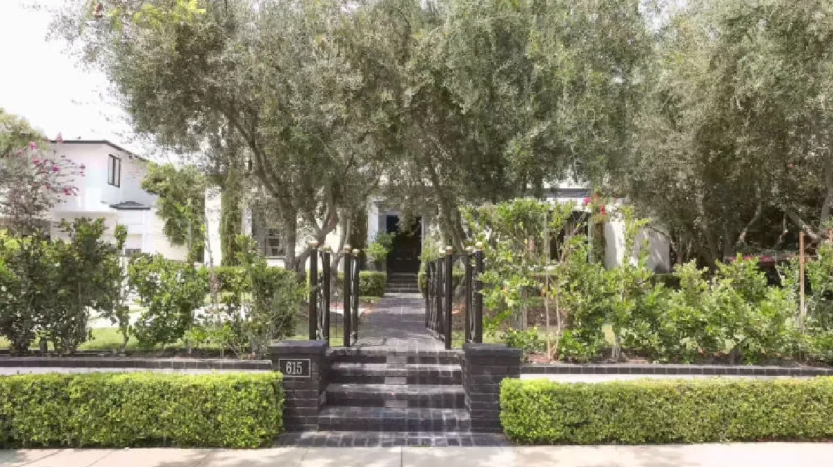 La increíble mansión de Leonardo DiCaprio en el barrio de Beverly Hills. La increíble mansión de Leonardo DiCaprio en el barrio de Beverly Hills.