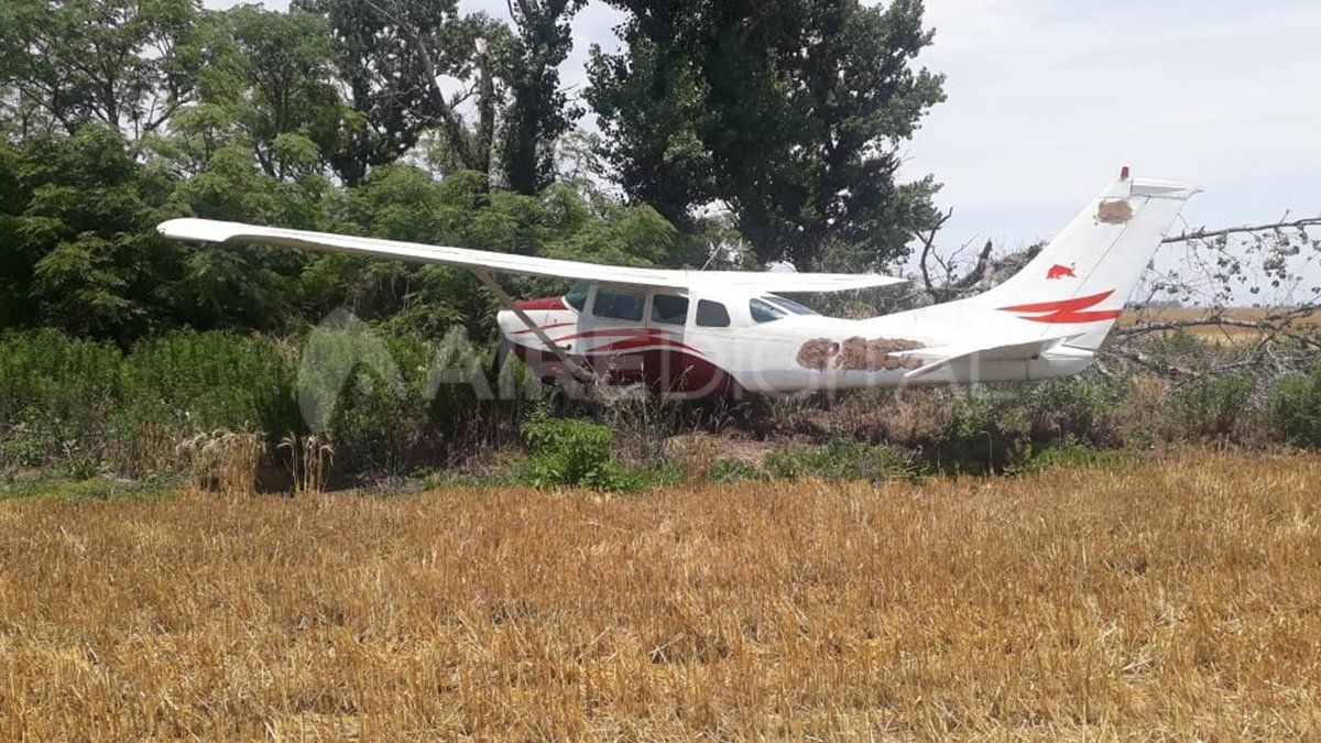 La aeronave fue encontrada por el dueño del campo quien de manera telefónica dio aviso a la policía. 