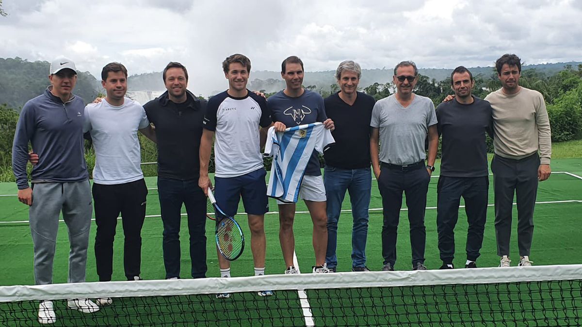 Rafael Nadal y Casper Ruud llegaron a las Cataratas del Iguazú este martes. Estarán 48 horas en el país.&nbsp;