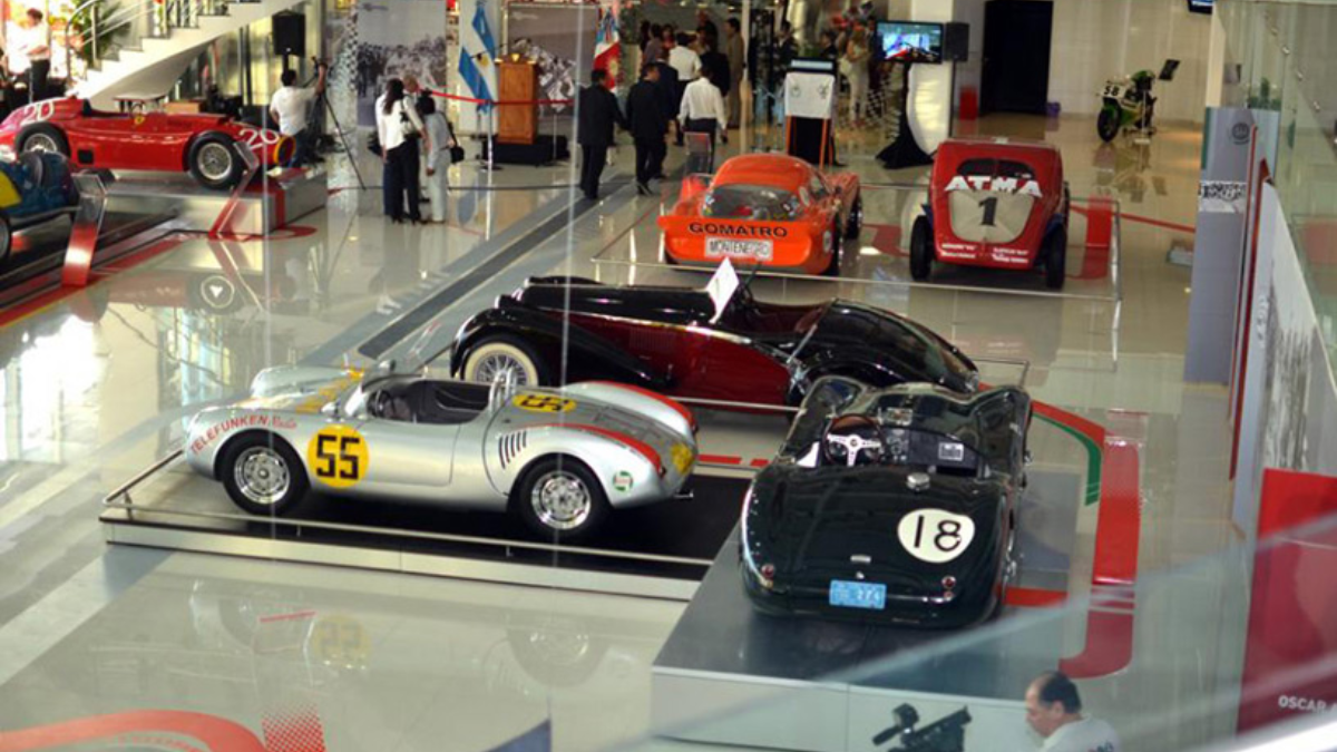 Dentro de la ciudad de Balcarce se encuentra uno de los museos del automovilista más visitados entre los apasionados por los motores. Dentro de la ciudad de Balcarce se encuentra uno de los museos del automovilista más visitados entre los apasionados por los motores.