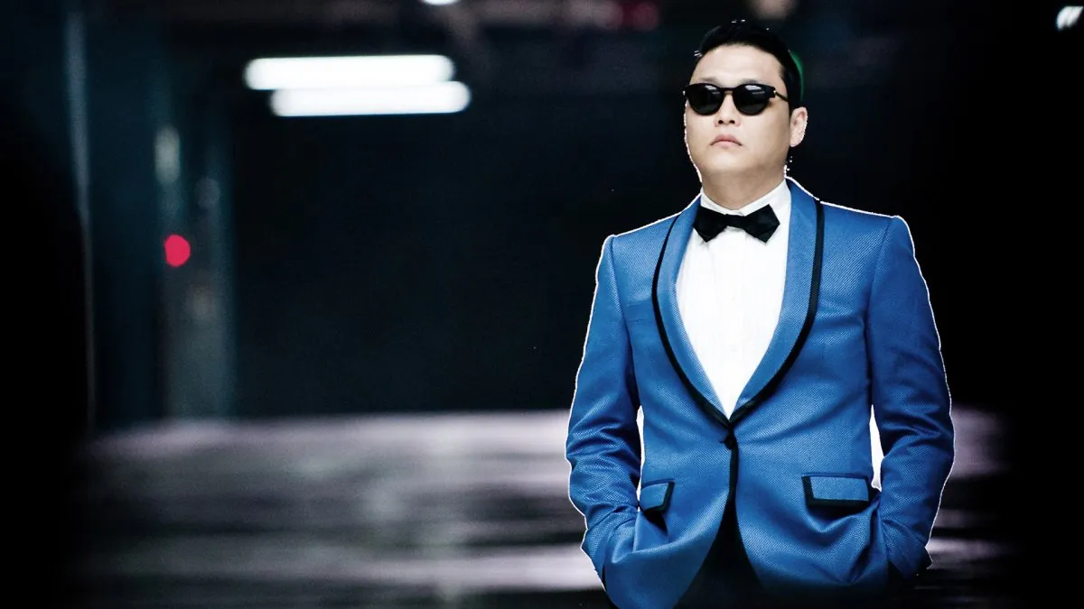 PSY consiguió un inesperado éxito global con Gangnam Style. PSY consiguió un inesperado éxito global con Gangnam Style.