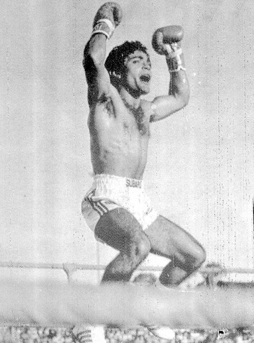 Esa tarde de 1981, Falucho se convirtió en el décimo campeón mundial de nuestra historia –el primero en hacerlo en África y el primero nacido en Córdoba– y, a la fecha, ostenta el récord de ser el más joven en lograrlo: tenía 22 años, un mes y 26 días.