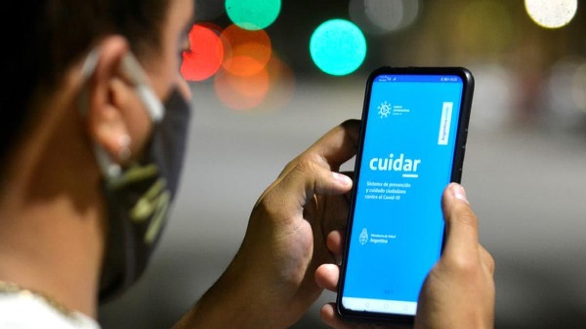 La aplicación CuidAR fue lanzada por el gobierno nacional y tiene la posibilidad de hacer un autotesteo de coronavirus. 