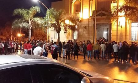 Una de las manifestaciones hechas en mayo de 2019, luego de la muerte de Alderete. Los familiares y amigos se concentraron frente a la&nbsp;Unidad Regional XVI, el edificio municipal y la casa del intendente.&nbsp;