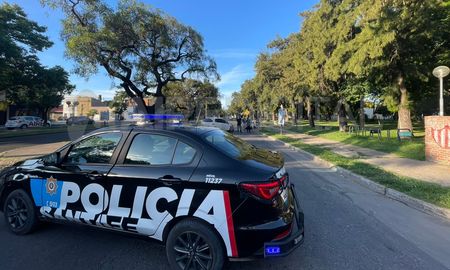 El tránsito se mantuvo cortado en Aristóbulo del Valle y Luciano Torrent tras el accidente de tránsito. El tránsito se mantuvo cortado en Aristóbulo del Valle y Luciano Torrent tras el accidente de tránsito.