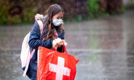 Suiza dijo este miércoles que la propagación de la variante Ómicron podría hacer que el coronavirus deje de ser una pandemia y se convierta en una enfermedad endémica. Suiza dijo este miércoles que la propagación de la variante Ómicron podría hacer que el coronavirus deje de ser una pandemia y se convierta en una enfermedad endémica.