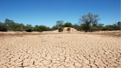 El calentamiento global agravó el impacto de las sequías con ejemplos muy cercanos, como la histórica bajante en la cuenca del río Paraná.