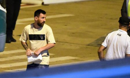 Tras consagrarse campeón del mundo y pasar las Fiestas en Rosario junto a su familia, Leo se sumará al PSG. Tras consagrarse campeón del mundo y pasar las Fiestas en Rosario junto a su familia, Leo se sumará al PSG.