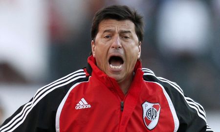 Daniel Passarella aceptó la invitación y será homenajeado el domingo en River Plate, a 12 años del descenso del Millonario. Daniel Passarella aceptó la invitación y será homenajeado el domingo en River Plate, a 12 años del descenso del Millonario.