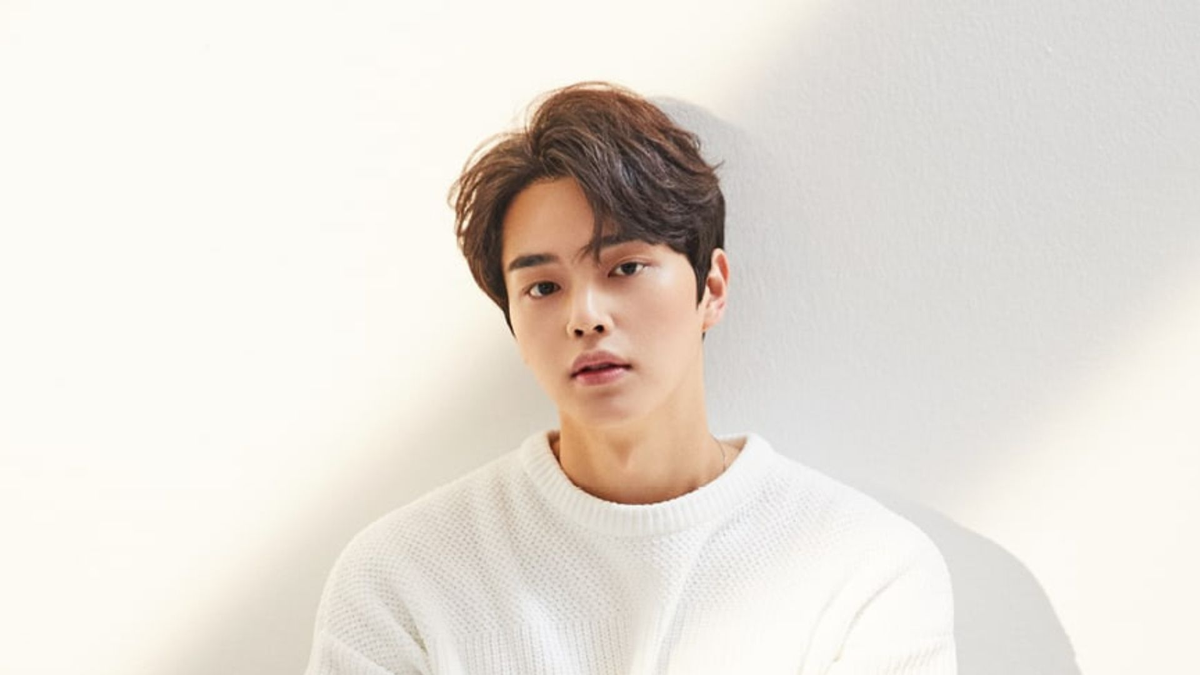 Song Kang se alistará el próximo 2 de abril como soldado en servicio activo. Song Kang se alistará el próximo 2 de abril como soldado en servicio activo.