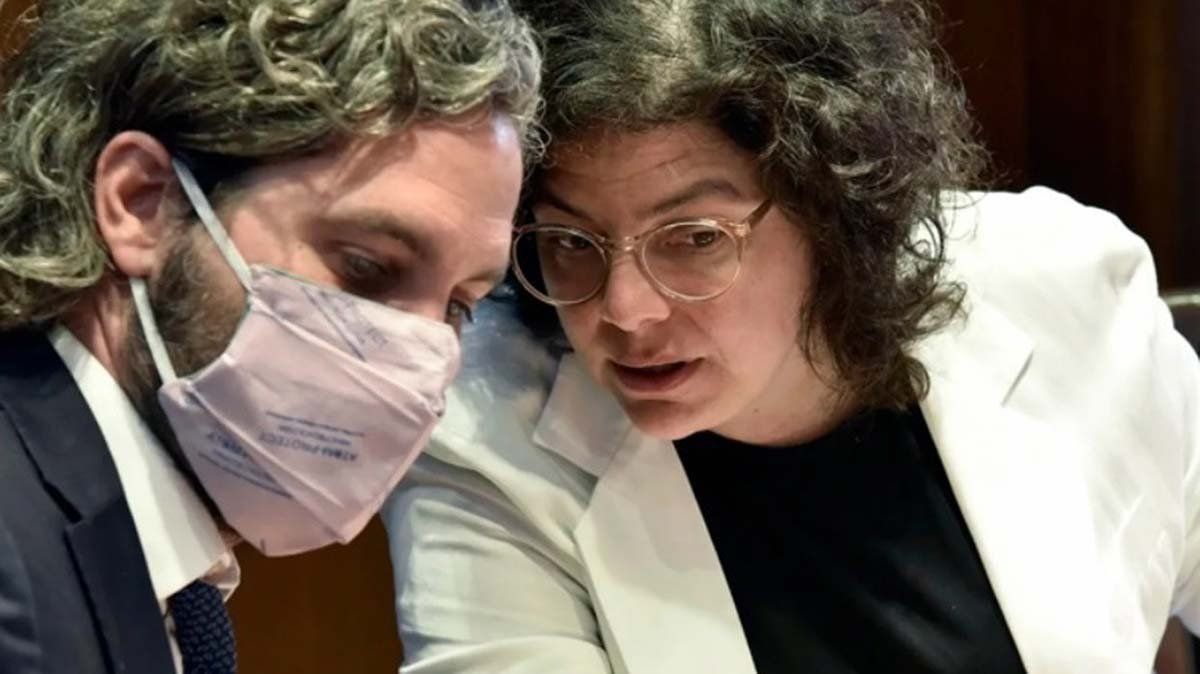 Cafiero junto a la ministra de Salud, Carla Vizotti.