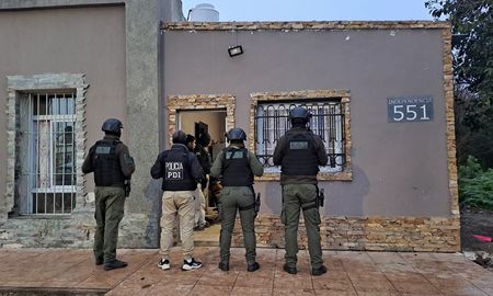 La irrupción en los domicilios fue con grupos tácticos. La irrupción en los domicilios fue con grupos tácticos.