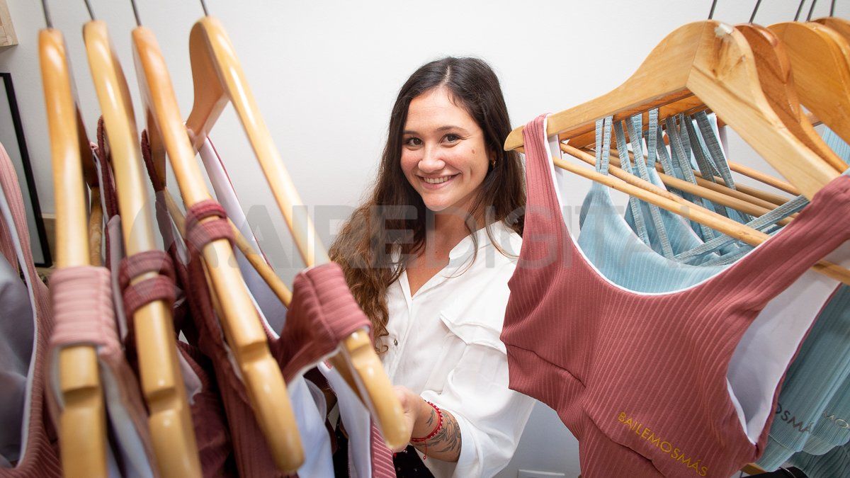 En Bailemos Más trabajan talles que van del S al XXL y ahora están por agregar el XXXL.