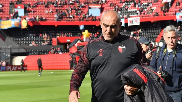 Iván Delfino, al frente de Colón, buscará romper la racha y encadenar dos triunfos como visitante