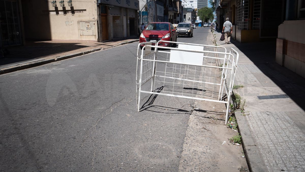 En La Rioja al 2.400 se instaló un corralito sobre la mano izquierda. En La Rioja al 2.400 se instaló un corralito sobre la mano izquierda.