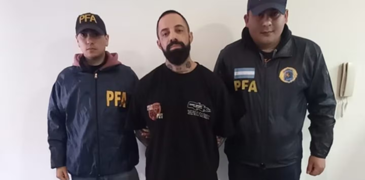 Nicolás Gabriel Soria, alias "El Americano", se presentaba falsamente como agente de la CIA o miembro de Interpol. Nicolás Gabriel Soria, alias "El Americano", se presentaba falsamente como agente de la CIA o miembro de Interpol.
