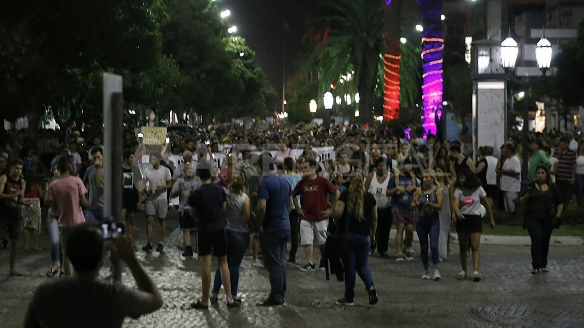 Miles de vecinos de Rafaela se movilizaron contra la inseguridad y pidieron justicia por la muerte de Gonzalo Glaria.