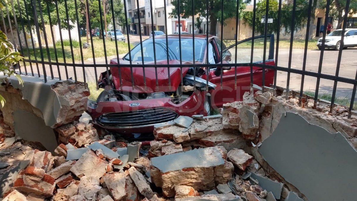 Accidente en el barrio Sargento Cabral: tres personas heridas trasladadas al Hospital Cullen