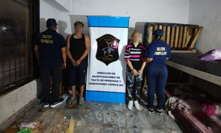 El llanto de los policías que encontraron 3 nenes abandonados en un operativo por explotación sexual El llanto de los policías que encontraron 3 nenes abandonados en un operativo por explotación sexual