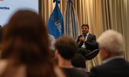 Pullaro expuso en el panel “Políticas públicas para el desarrollo productivo”, junto al gobernador de Entre Ríos, Rogelio Frigerio; entre otros. Pullaro expuso en el panel “Políticas públicas para el desarrollo productivo”, junto al gobernador de Entre Ríos, Rogelio Frigerio; entre otros.