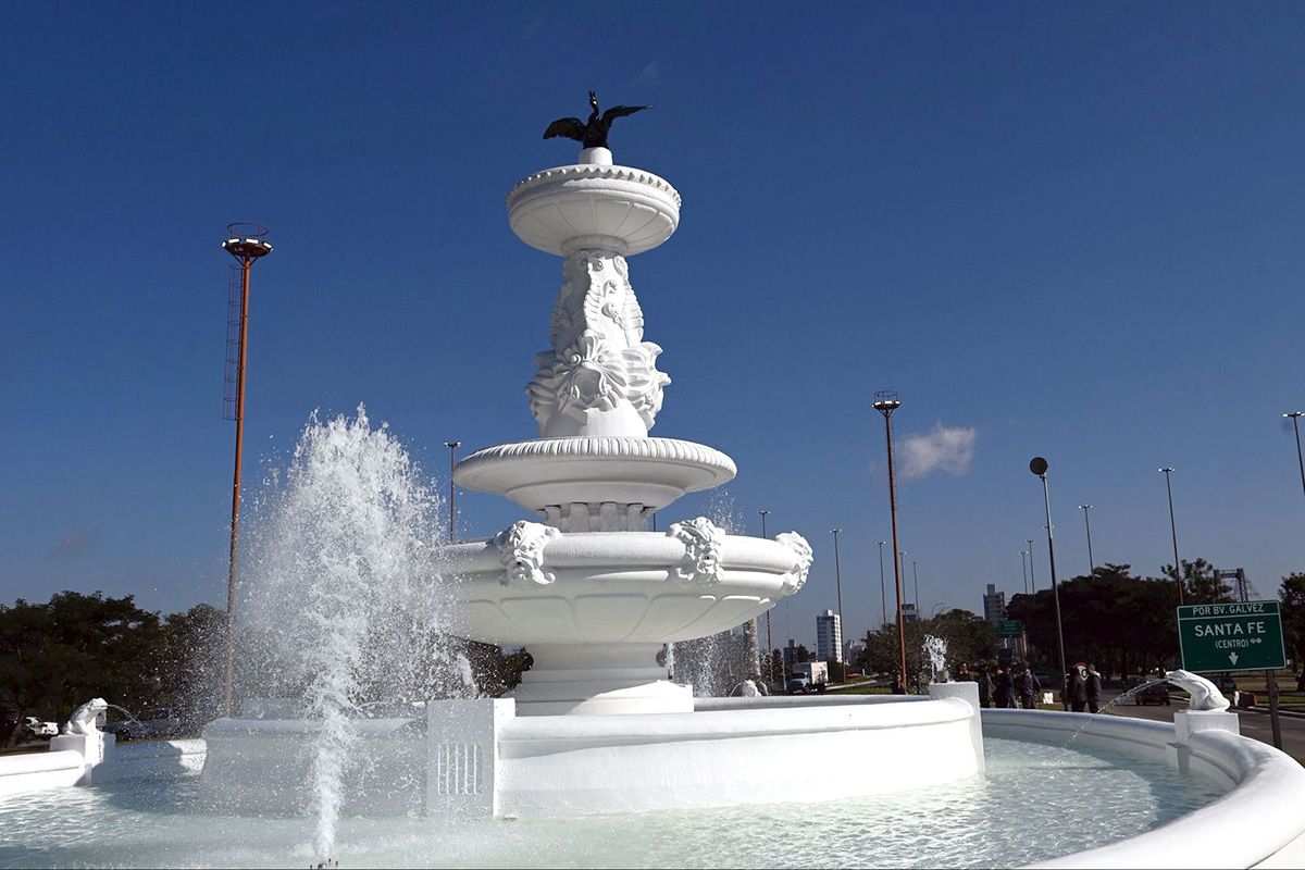 La Fuente de la Cordialidad se construyó en 1928, en el ex Parque Oroño. Cuatro décadas después fue trasladada a su actual ubicación. La Fuente de la Cordialidad se construyó en 1928, en el ex Parque Oroño. Cuatro décadas después fue trasladada a su actual ubicación.