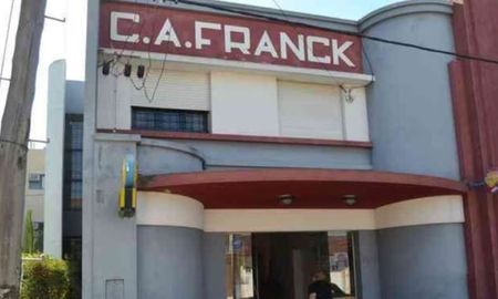 Un jugador de fútbol fue sancionado tras el partido que jugaron el Club Atlético Franck y el Club Social y Deportivo Argentino del mismo lugar. Un jugador de fútbol fue sancionado tras el partido que jugaron el Club Atlético Franck y el Club Social y Deportivo Argentino del mismo lugar.