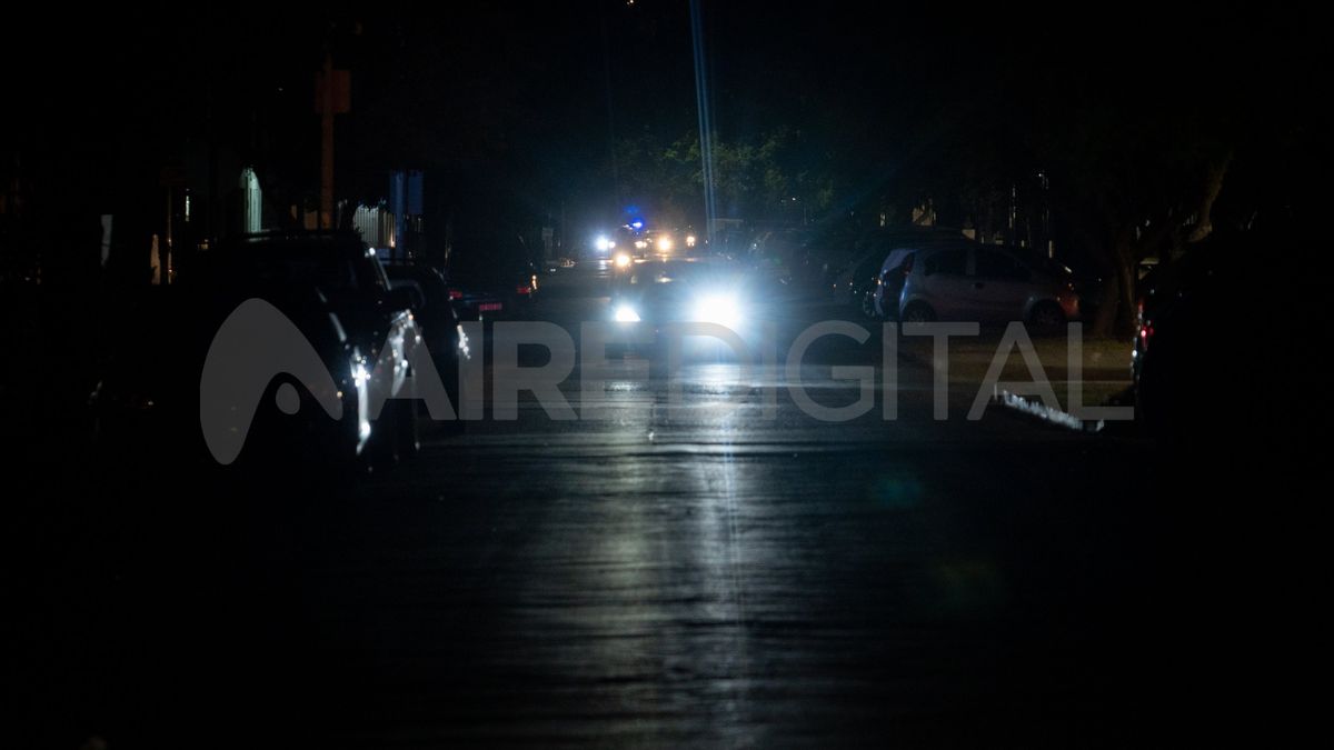La mayor parte de las 19 cuadras de Avenida Freyre se encuentran casi a oscuras. La mayor parte de las 19 cuadras de Avenida Freyre se encuentran casi a oscuras.