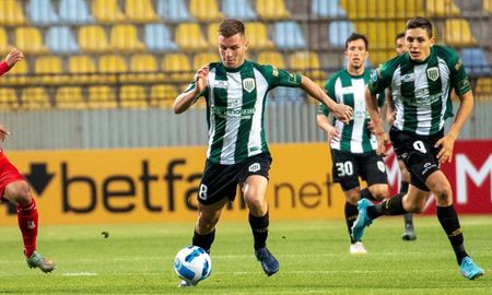 El Taladro cayó por 1-0 ante el conjunto chileno, con un tanto de Saes, a los 10 minutos del primer tiempo. Así, el conjunto de Viña del Mar lidera el grupo C, que aparenta muy parejo. El Taladro cayó por 1-0 ante el conjunto chileno, con un tanto de Saes, a los 10 minutos del primer tiempo. Así, el conjunto de Viña del Mar lidera el grupo C, que aparenta muy parejo.