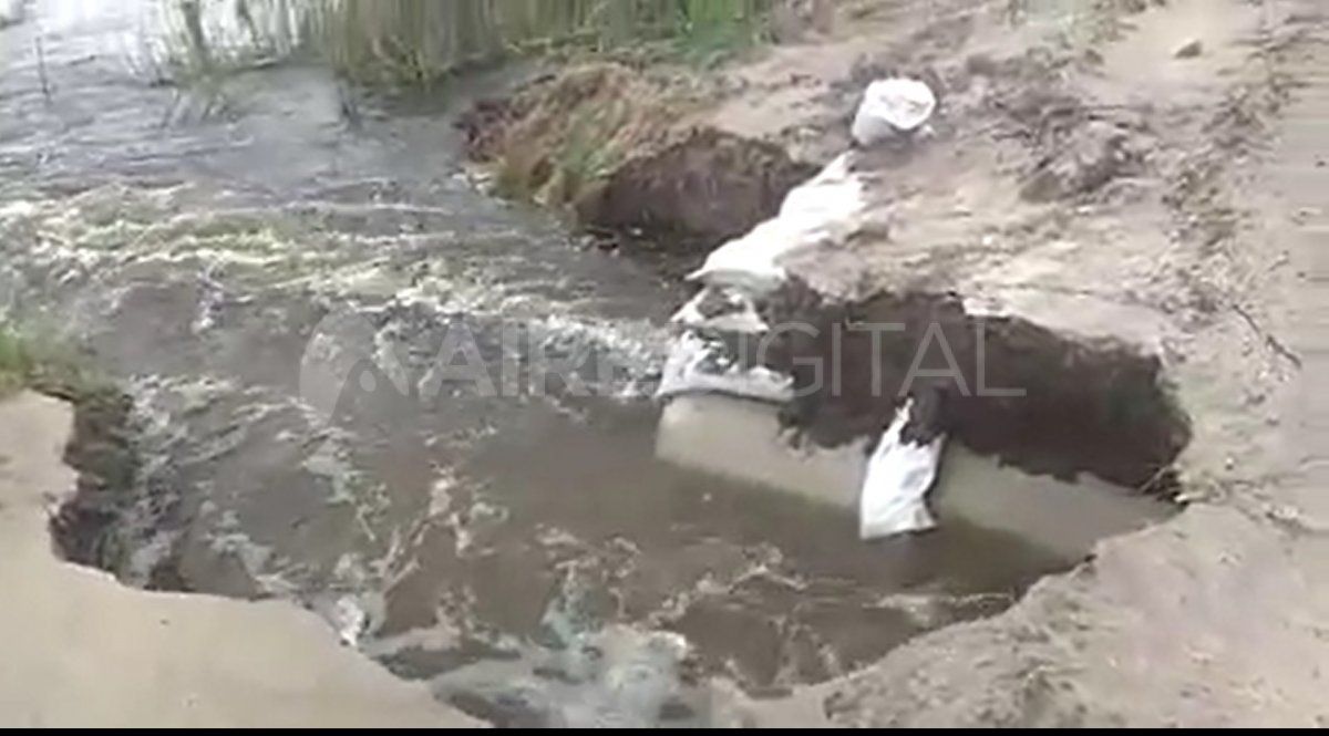 La calzada desprendida en el camino de La Brava a Cacique Ariacaiquin