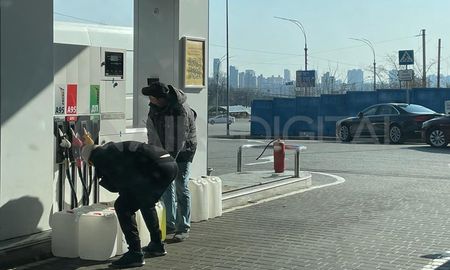 Los últimos ataques a puntos estratégicos de combustible en Ucrania dejarán al país sin nafta.