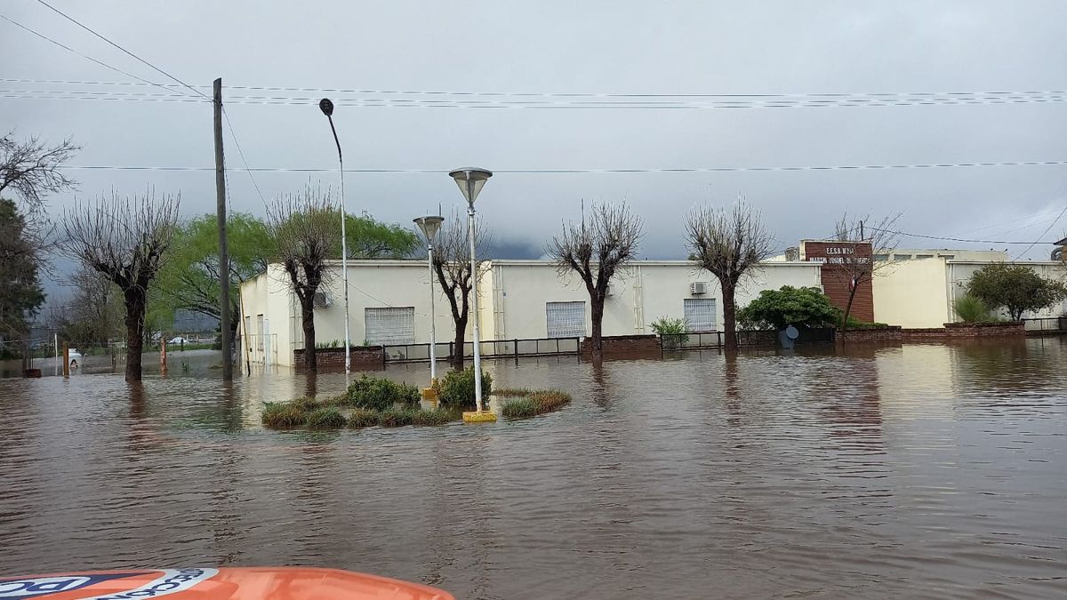 Impactante imagen de una de las calles de María Teresa, afectada por el temporal en Santa Fe. Impactante imagen de una de las calles de María Teresa, afectada por el temporal en Santa Fe.