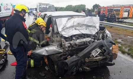Accidente fatal en la Autopista Rosario Santa Fe. Accidente fatal en la Autopista Rosario Santa Fe.