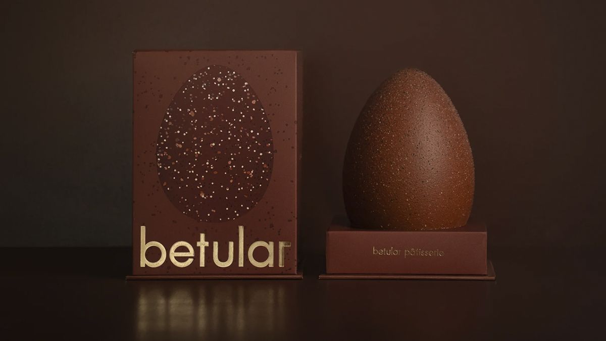 Los huevos de un kilo de la colecci&oacute;n 2026 requieren un proceso de templado de chocolate de alta precisi&oacute;n para lograr el brillo caracter&iacute;stico de la marca.