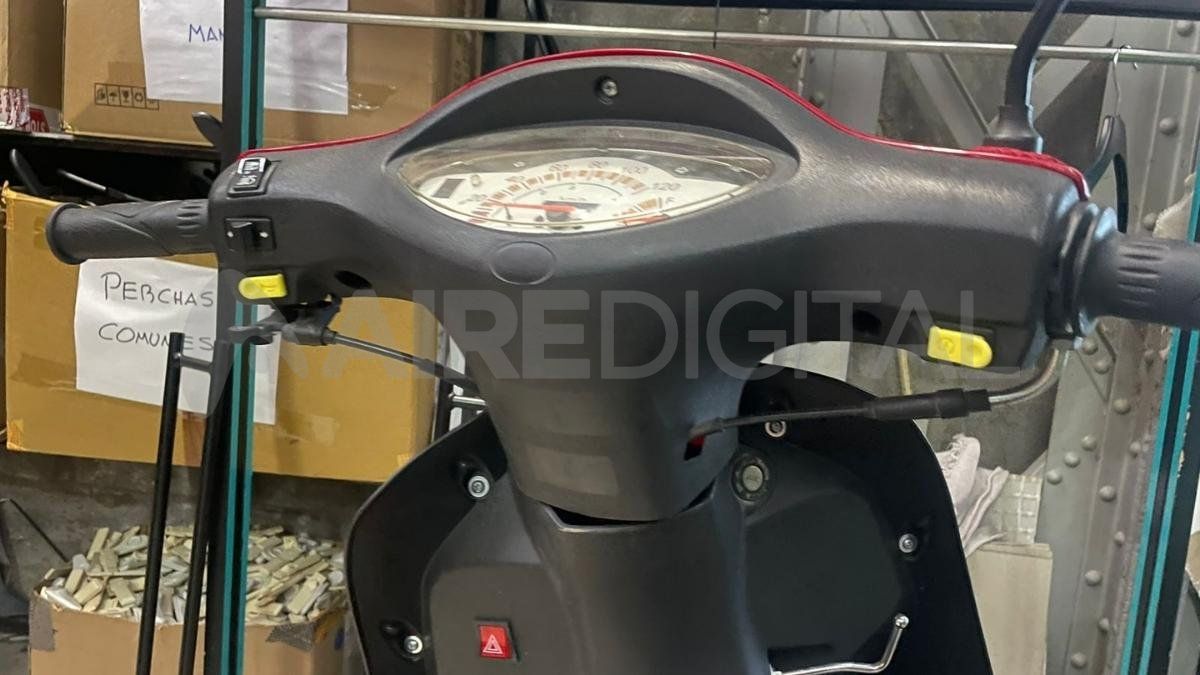 El delincuente ingresó al área del depósito e intentó llevarse la moto de una empleada. El delincuente ingresó al área del depósito e intentó llevarse la moto de una empleada.