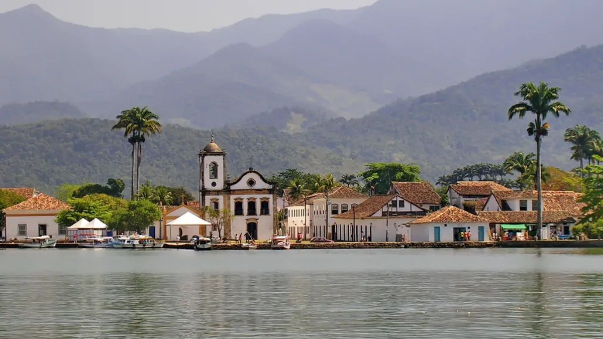 Paraty cuenta con un centro histórico que parece haberse detenido en el tiempo. Con iglesias coloniales y casas coloridas, este destino deja sorprendido a todos los turistas. Paraty cuenta con un centro histórico que parece haberse detenido en el tiempo. Con iglesias coloniales y casas coloridas, este destino deja sorprendido a todos los turistas.