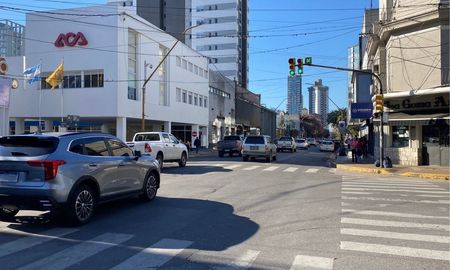 A partir de este miércoles 1° octubre, se puede doblar a la derecha en la intersección de Rivadavia y Suipacha, en una excepción al carril exclusivo. A partir de este miércoles 1° octubre, se puede doblar a la derecha en la intersección de Rivadavia y Suipacha, en una excepción al carril exclusivo.
