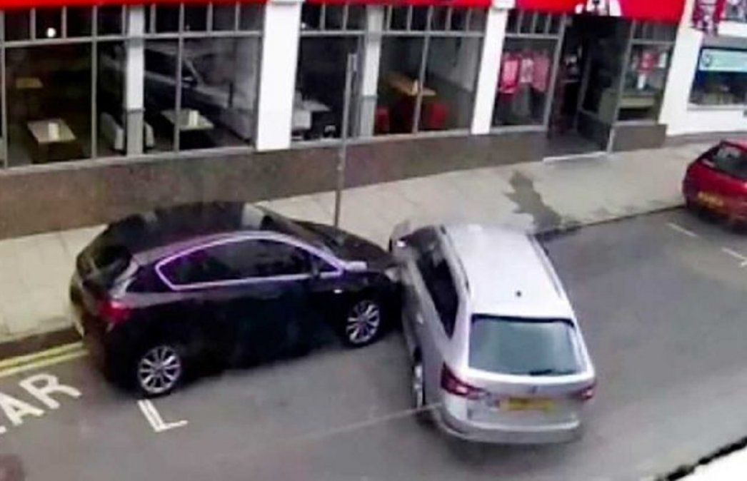 Video viral demuestra que a veces pude ser muy difícil estacionar.