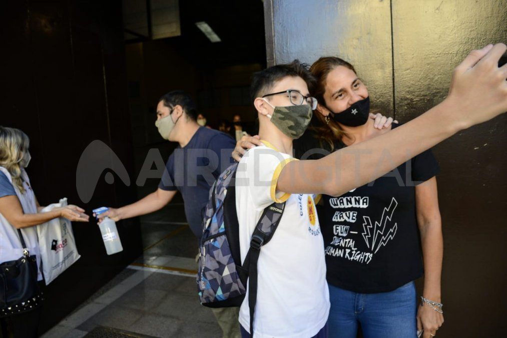 Con protocolos, los estudiantes de los últimos años regresaron a las aulas