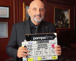 Gabriel El Puma Goity encarna a un abogado penalista que intercambia favores judiciales por beneficios personales, exponiendo la corrupción en los pasillos de tribunales. Gabriel El Puma Goity encarna a un abogado penalista que intercambia favores judiciales por beneficios personales, exponiendo la corrupción en los pasillos de tribunales.