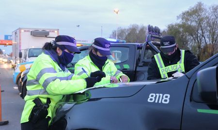 Intensos controles en los límites provinciales en el marco de la pandemia por coronavirus. Intensos controles en los límites provinciales en el marco de la pandemia por coronavirus.