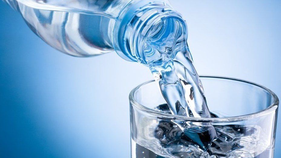 “Producto falsificado”: prohíben la venta de un agua baja en sodio