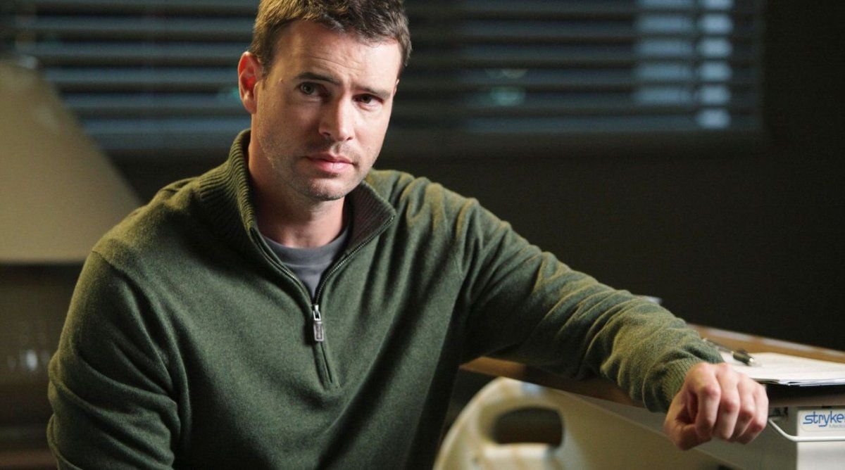 Teddy decide casarse con el moribundo Henry Burton (Scott Foley) con tal de que éste pueda operarse gracias al seguro médico de ella