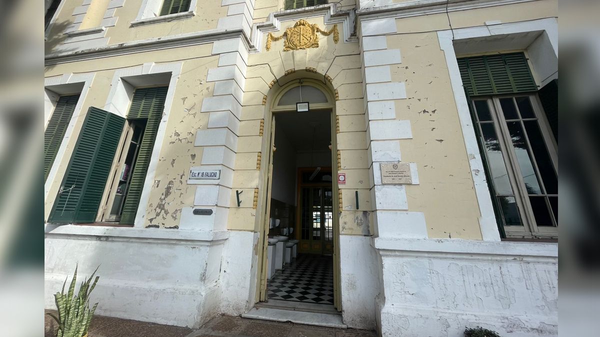 El menor asistió a la Escuela N°18 "Falucho" con señales de haber sufrido golpes y estaba apático. El menor asistió a la Escuela N°18 "Falucho" con señales de haber sufrido golpes y estaba apático.