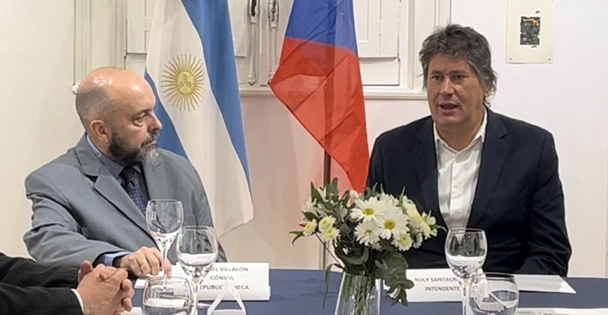 El cónsul checo mantuvo una reunión de trabajo junto al Intendente de Funes.